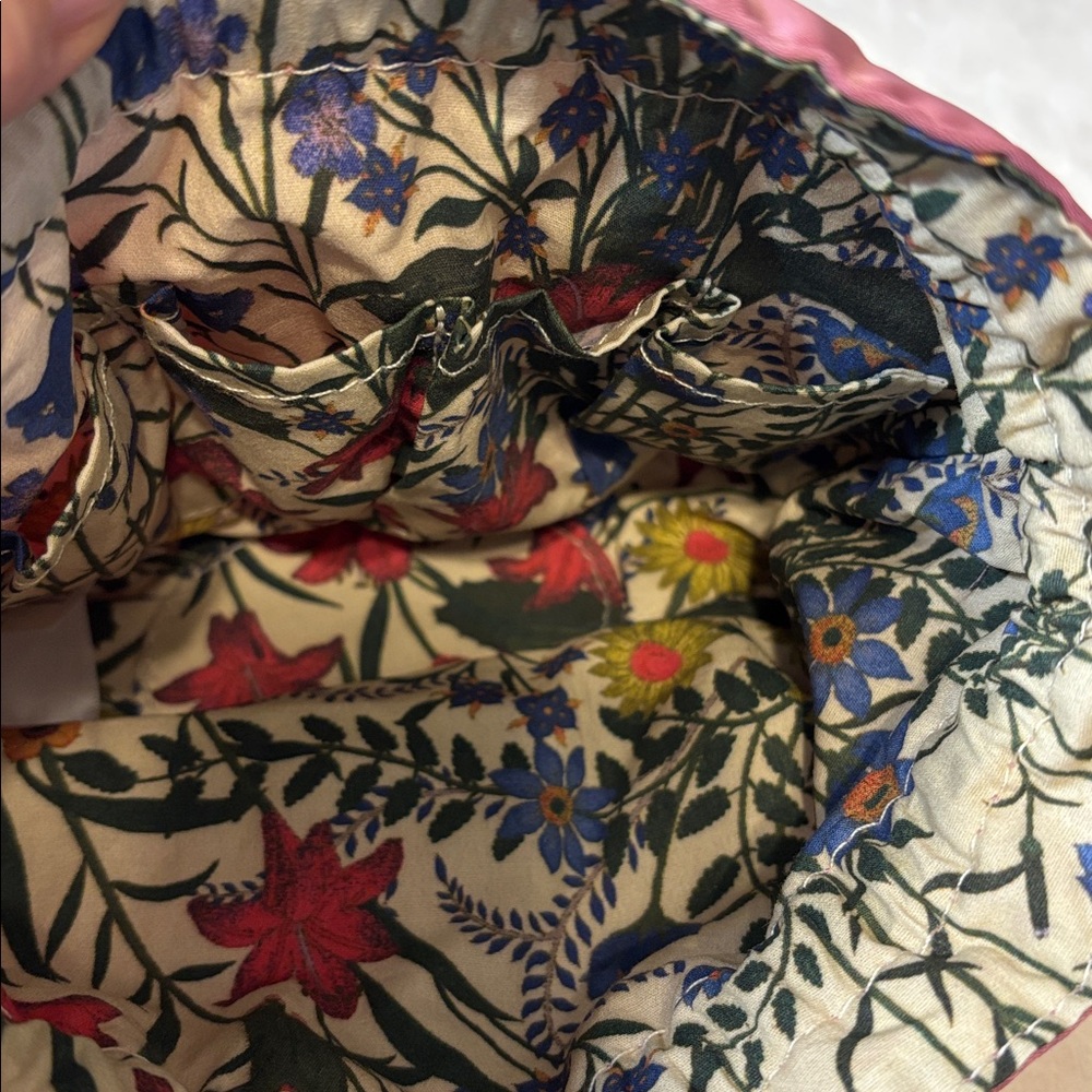 NEW Gucci Beauty Satin Drawstring Floral Flower Pouch GWP - Picture 5 of 7